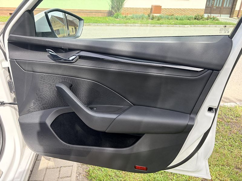 Škoda Octavia 2.0TDI DSG 4x4 STYLE REZERVACE - fotka 43 z 45