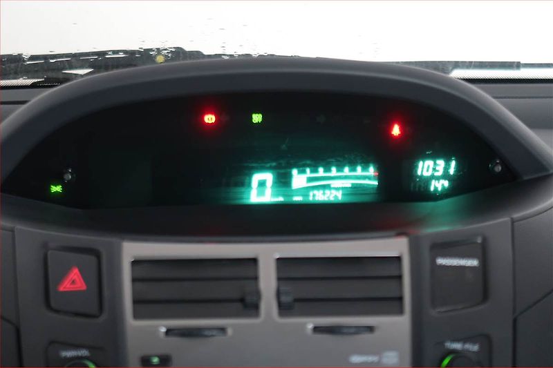 Toyota Yaris (2009) 1.33 Dual VVT-i, Serv.kniha - fotka 11 z 18