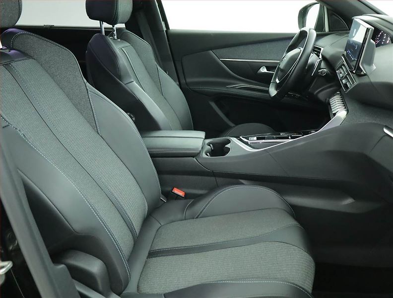 Peugeot 5008 (2023) Allure PureTech 130 - fotka 9 z 23