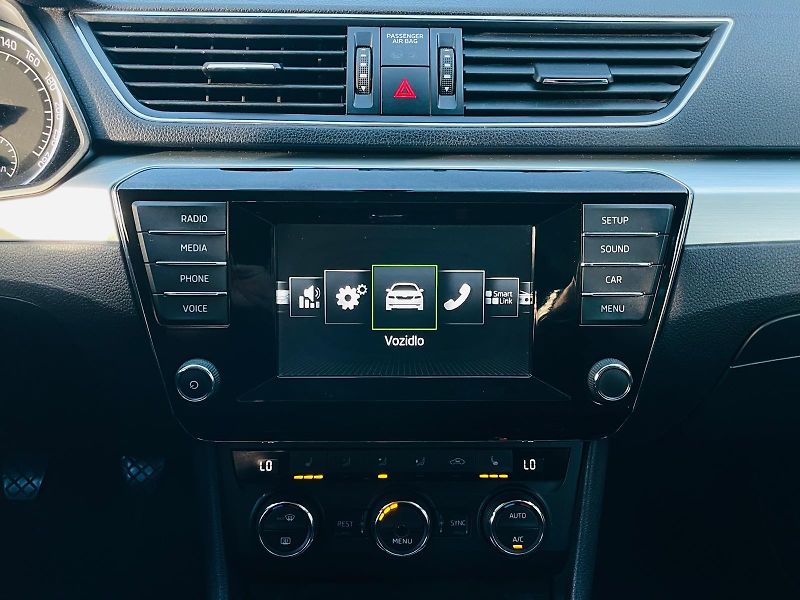 Škoda Superb 2.0TDI 1MAJITEL TAŽNÉ SERVISKA - fotka 34 z 44