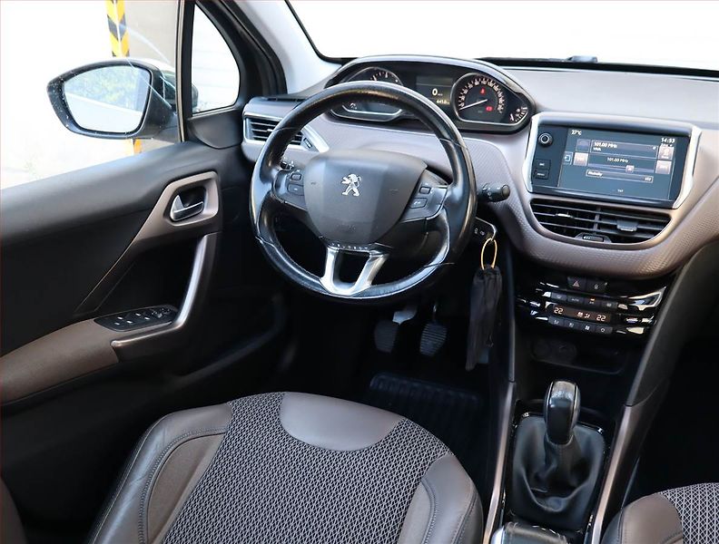 Peugeot 2008 (2016) 1.6 BlueHDi, Serv.kniha - fotka 7 z 21