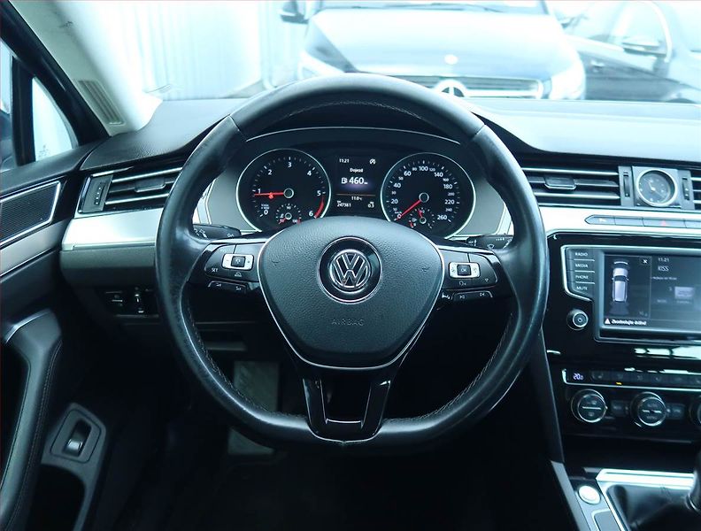 Volkswagen Passat (2015) Highline 2.0 TDI, Tempomat - fotka 15 z 16