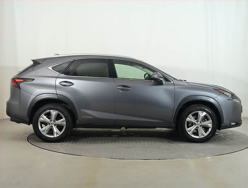 Lexus NX 300h (2016) 300h - fotka 6 z 17