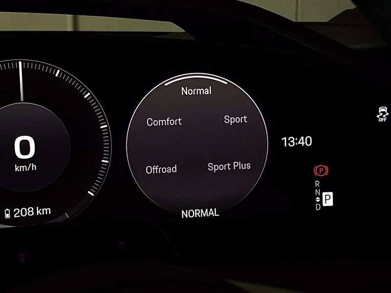 Porsche Cayenne (2026) Electric HuD 360 Display spol. - fotka 15 z 23