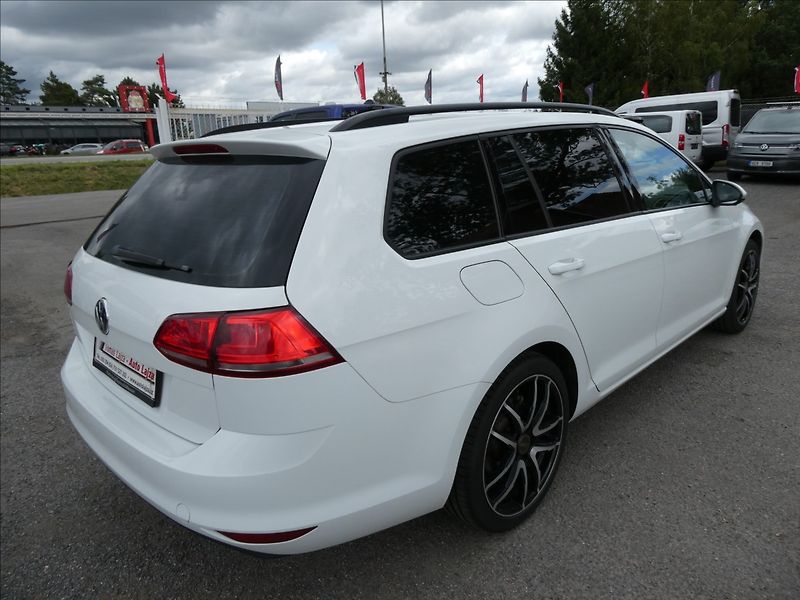 Volkswagen Golf 1,2 TSi 81kW 2x kola, serviska - fotka 9 z 54