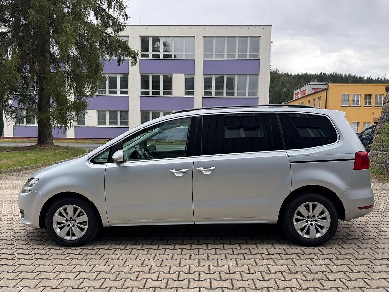 Volkswagen Sharan 2,0 TDI DSG Comfortline/servis - fotka 2 z 34
