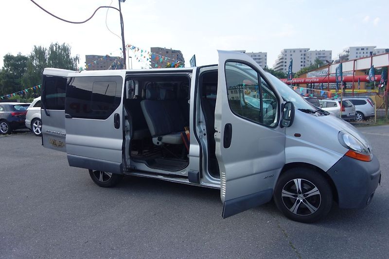 Renault Trafic 1,9DCi 74 kW 8 míst !! - fotka 10 z 33