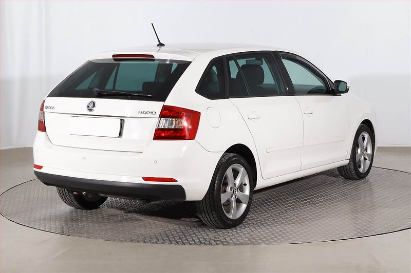 Škoda Rapid (2015) Spaceback 1.6 TDI, Serv.kniha - fotka 5 z 21