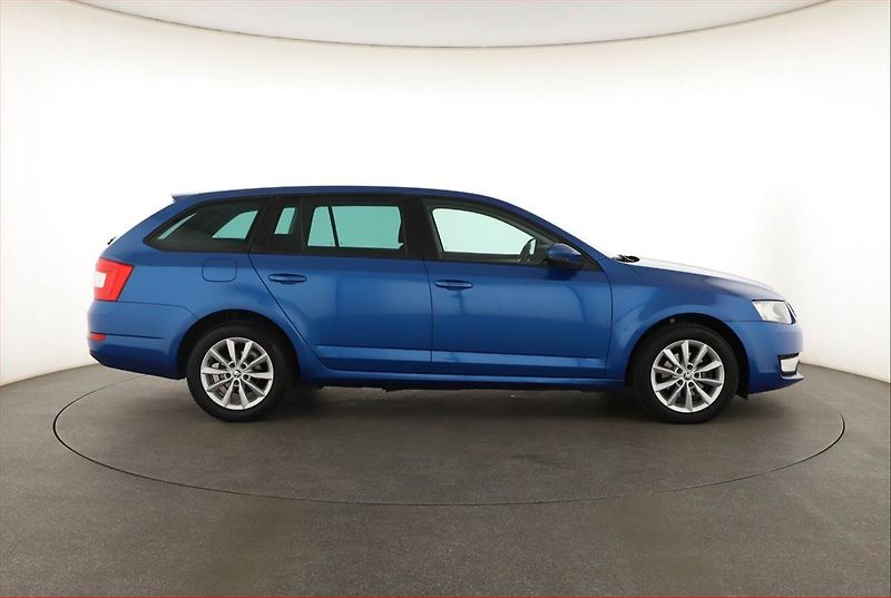 Škoda Octavia (2016) 1.6 TDI, Tempomat - fotka 6 z 16