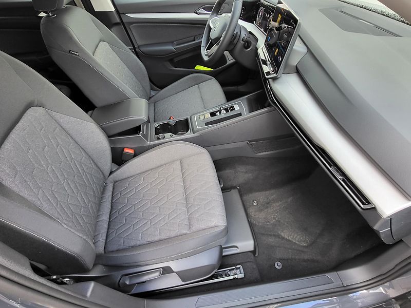 Volkswagen Golf (2026) People 1,5 eTSI 85kW 7DSG mHEV - fotka 22 z 22