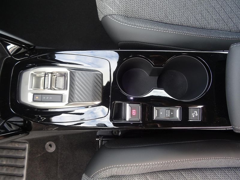 Peugeot 2008 (2026) ALLURE Hybrid 145k e-DCS6 - fotka 37 z 45