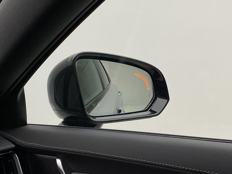 Volvo S90 B5 AWD BLACK ULTIMATE AUT CZ - fotka 37 z 62