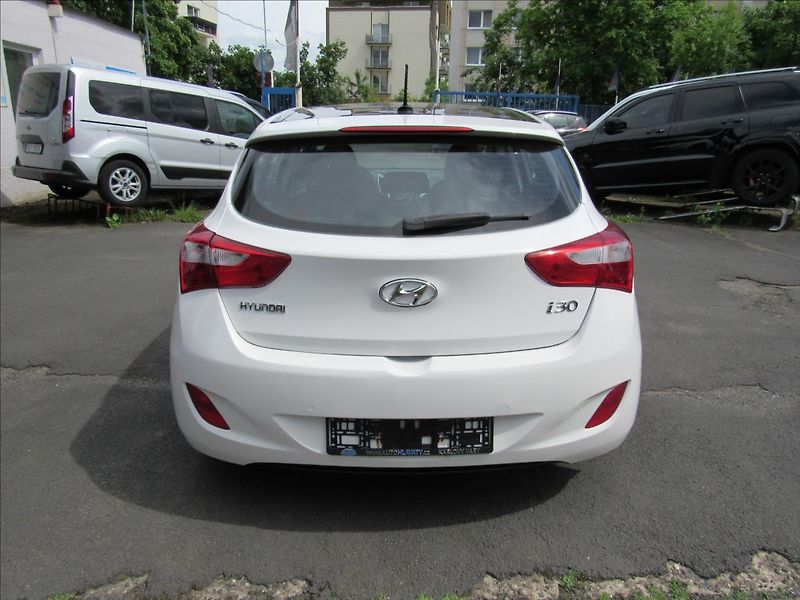 Hyundai i30 1,6 GDI 99kW Automat - fotka 5 z 32