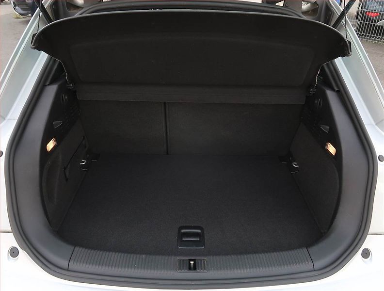 Audi A1 (2011) S-Line 1.6 TDI, Park. senzory - fotka 12 z 17