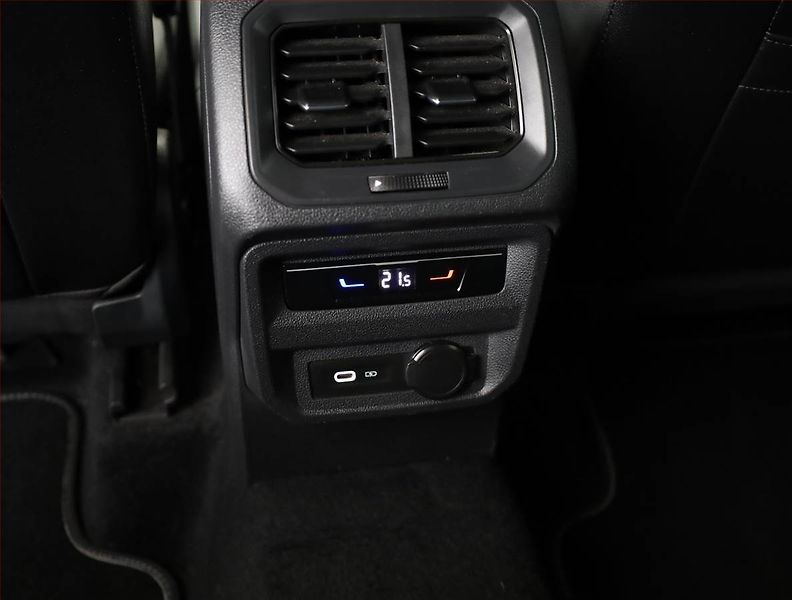 Volkswagen Tiguan Allspace (2022) R-Line 2.0 TSI - fotka 17 z 21