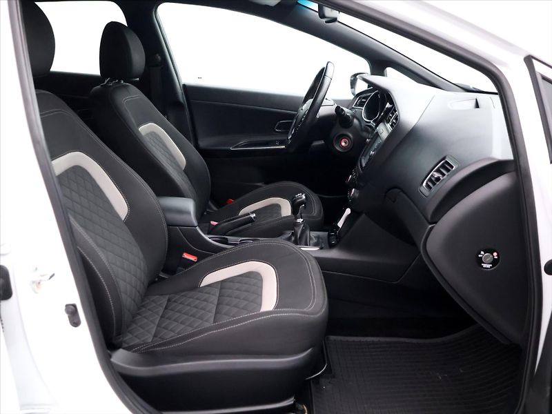 Kia Ceed 1,6 CRDi 100kW GT-Line CZ Navi - fotka 12 z 38