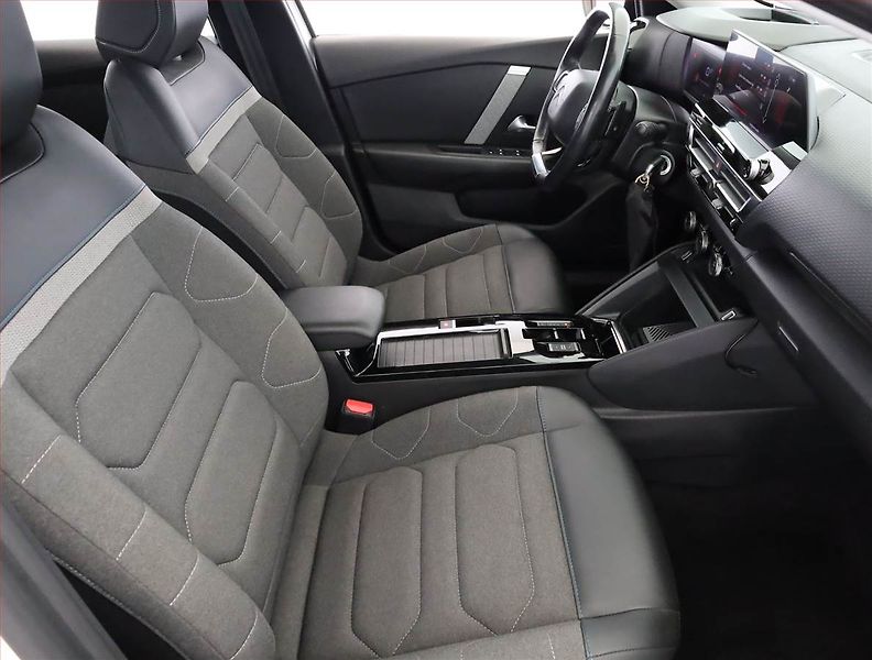 Citroën C4 (2021) 1.2 PureTech, Automat - fotka 7 z 15