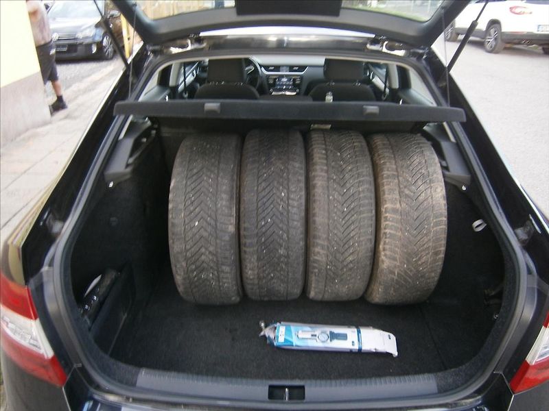 Škoda Octavia 1,6 TDI KLIMA  koup. ČR - fotka 8 z 15
