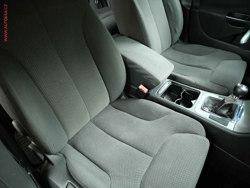 Volkswagen Passat (2008) 2.0TDi, ČR, AC, tempo - fotka 11 z 18