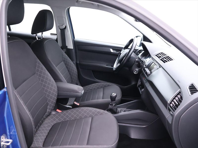 Škoda Fabia 1,2 TSI 81kW Style CZ 1.Maj. - fotka 11 z 32