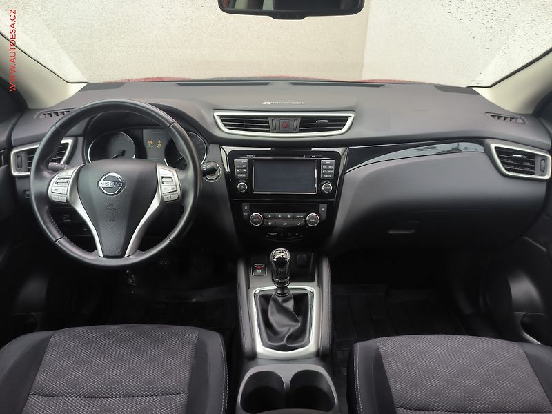 Nissan Qashqai (2015) 1.6 DiG-T, ČR, Acenta, navi - fotka 8 z 19