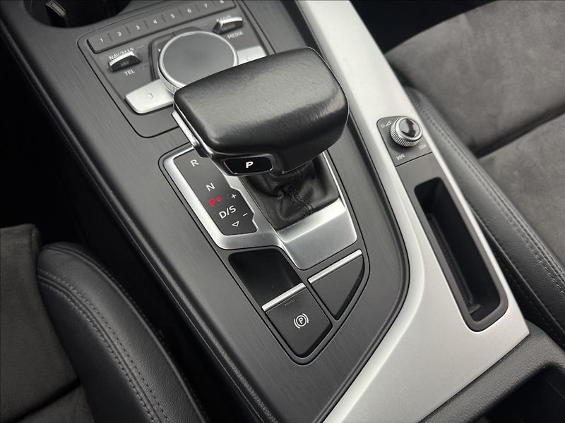 Audi A5 2,0 140kW AT 4X4 HUD DPH NAVI - fotka 34 z 56