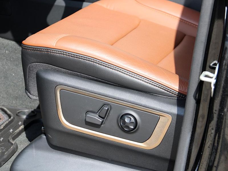 RAM 1500 (2024) Longhorn Sport 5.7 V8 Hemi  - fotka 38 z 39