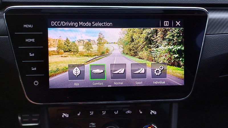 Škoda Superb 2.0TDI 140kW 4x4-WEBA-PANO-DPH - fotka 32 z 49
