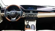 Lexus ES.