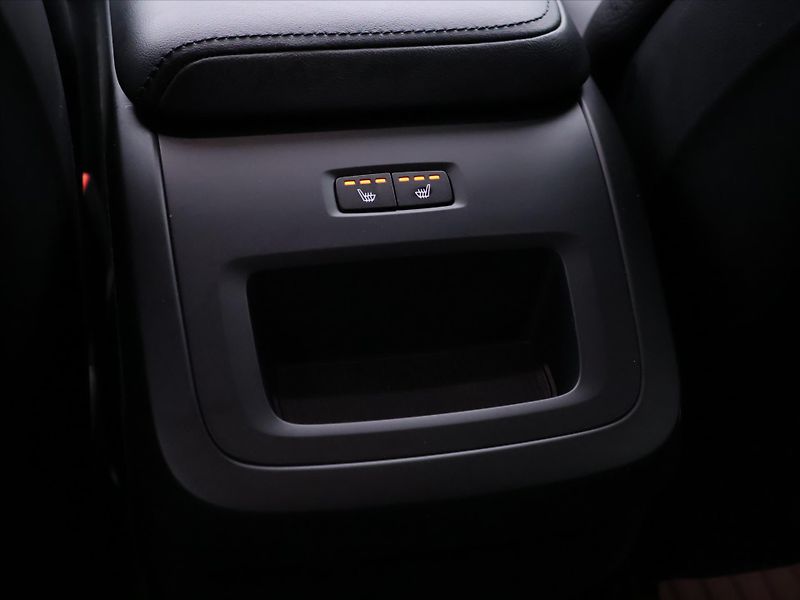 Volvo XC60 2,0 B5 173kW AWD Plus Dark CZ - fotka 25 z 33