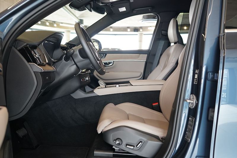 Volvo XC90 B5 PLUS Bright, Vzduch, 360° - fotka 18 z 50