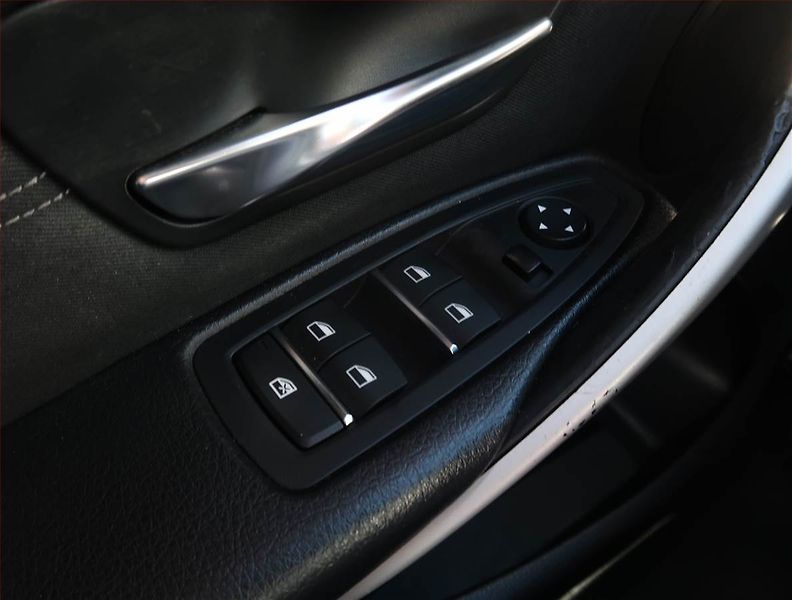 BMW Řada 3 (2017) 320 d xDrive, 4X4, Automat - fotka 19 z 20