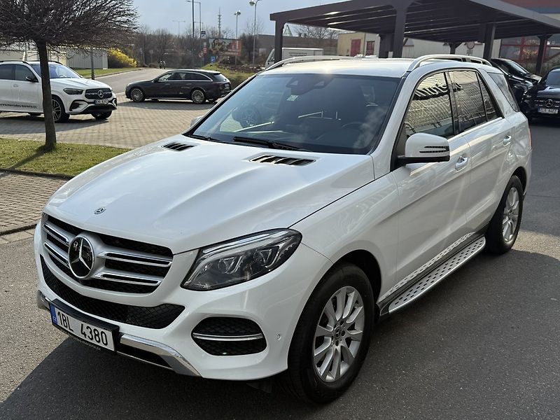 Mercedes-Benz GLE (2017) 350 d 4MATIC SUV - fotka 46 z 48
