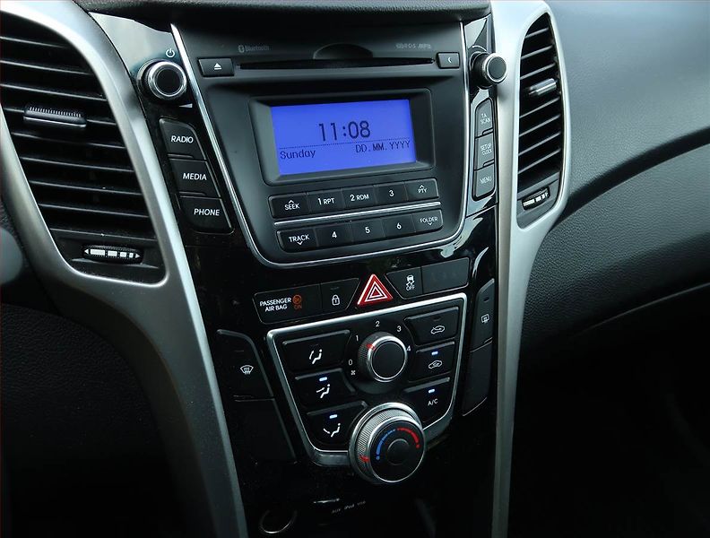 Hyundai i30 (2016) 1.6 MPI, Serv.kniha, Tempomat - fotka 17 z 17