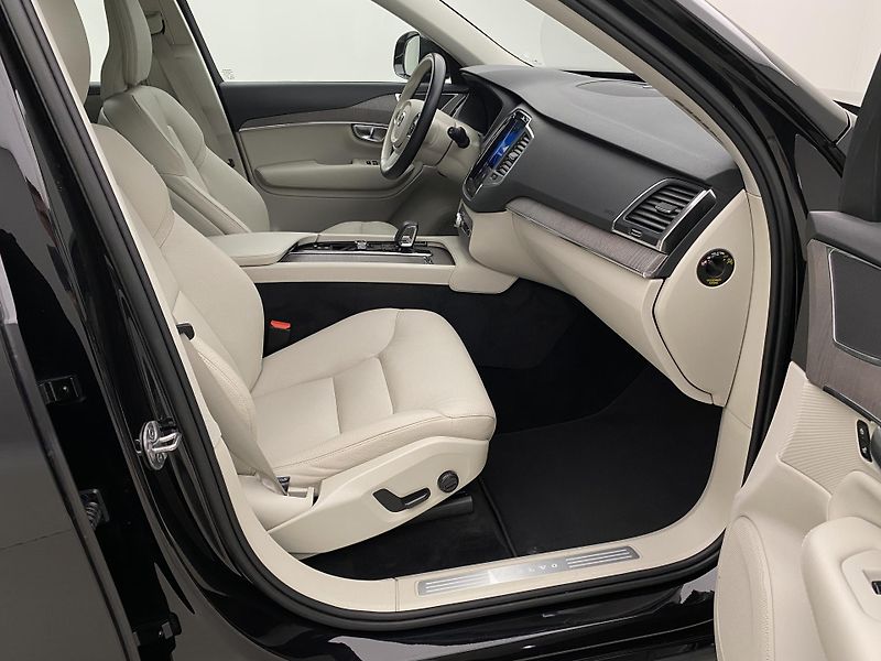 Volvo XC90 B5 AWD CORE AUT CZ 7M - fotka 26 z 63