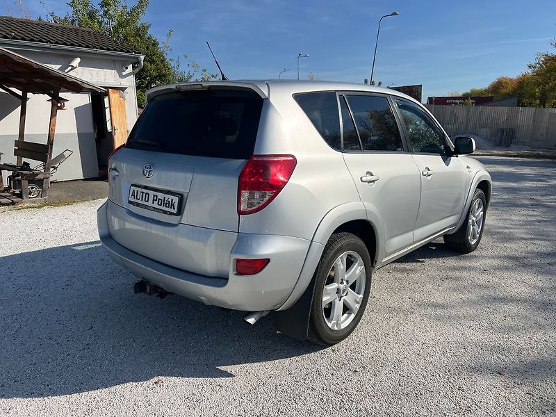 Toyota RAV4 - fotka 14 z 17