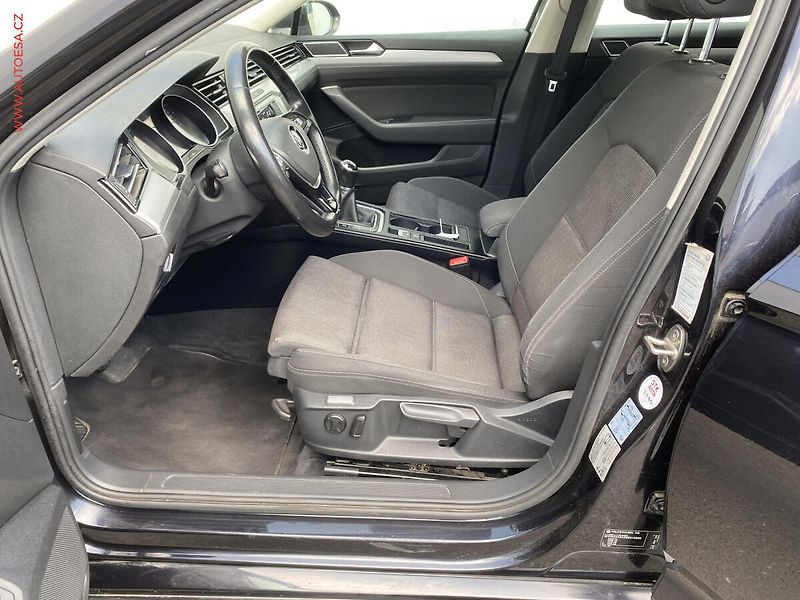 Volkswagen Passat (2015) 2.0TDi, ČR, AC, kamera - fotka 9 z 18