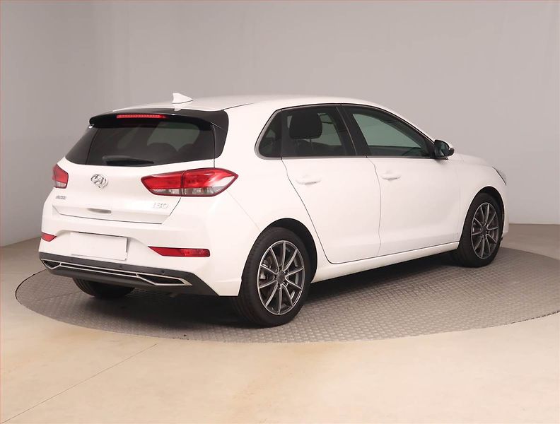 Hyundai i30 (2022) 1.0 T-GDI, ČR,1.maj - fotka 5 z 19