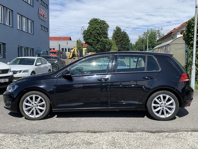 Volkswagen Golf Highline 1.6TDi 77kw DSG ALU - fotka 4 z 48