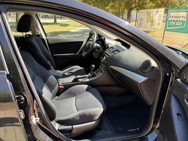 Mazda 3 1.6 90th Anniversary - fotka 21 z 29