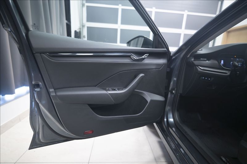 Škoda Octavia 2,0 TDI DSG VÝHŘEV 1. MAJ ČR - fotka 19 z 41