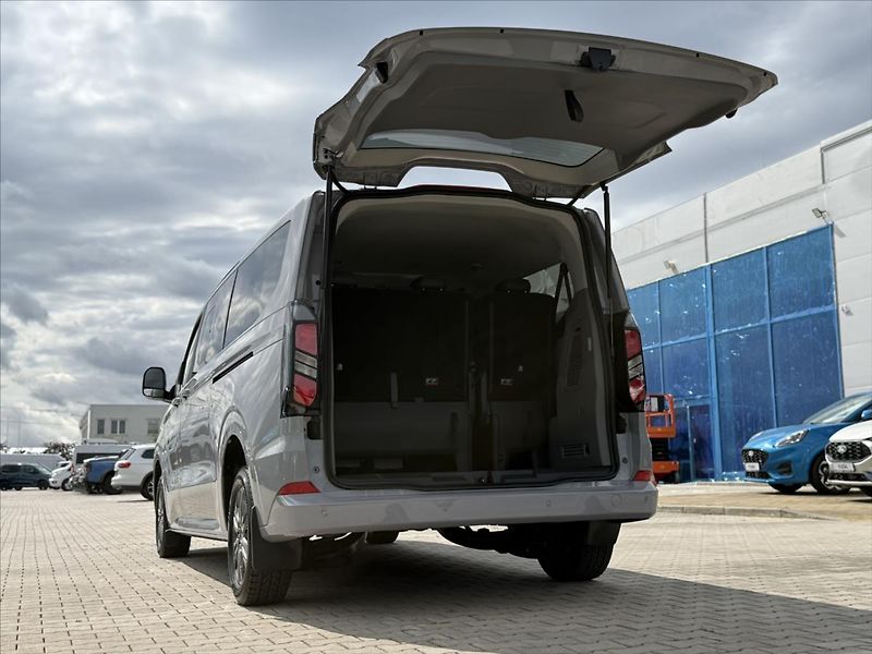 Ford Tourneo Custom 2,0 EcoBlue 125kW Titanium L2 - fotka 12 z 32