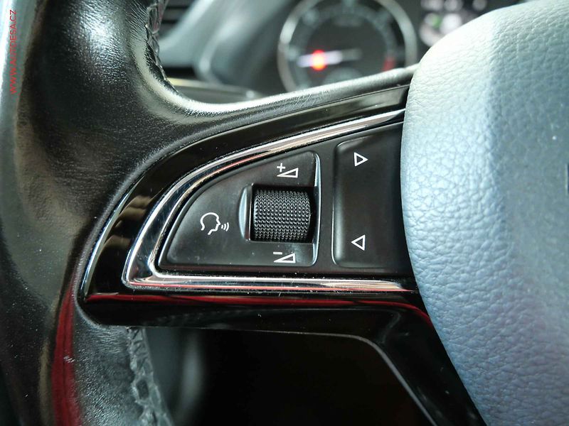 Škoda Superb (2015) 1.6 TDi, DSG, bixen, navi - fotka 17 z 22