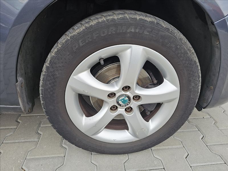 Škoda Fabia II 1,2TSi 63KW Ambiente - fotka 37 z 43