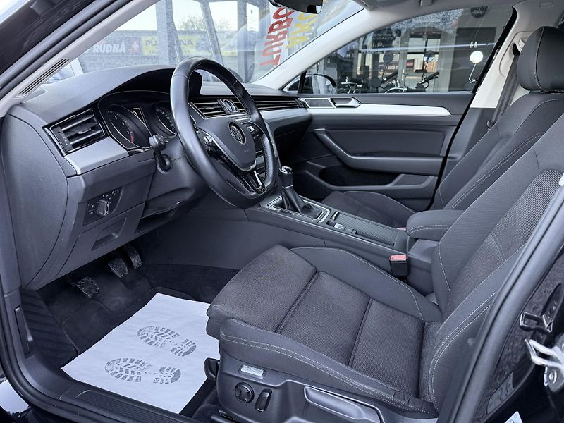 Volkswagen Passat 1,4 TSI Comfortline Navi - fotka 13 z 45