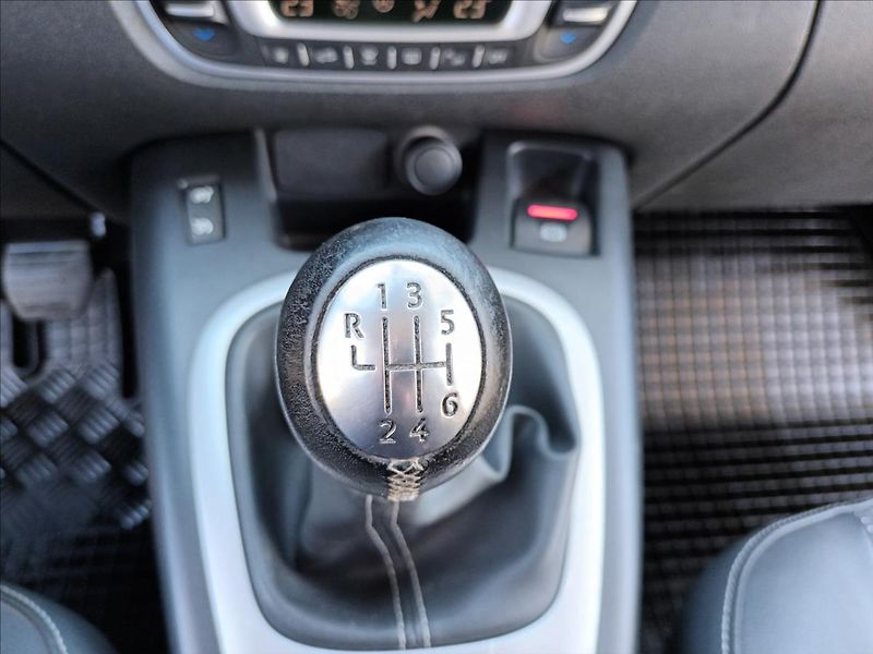 Renault Scénic 1,6 dCi,96kw,ČR,TAŽNÉ,KOLA - fotka 34 z 44