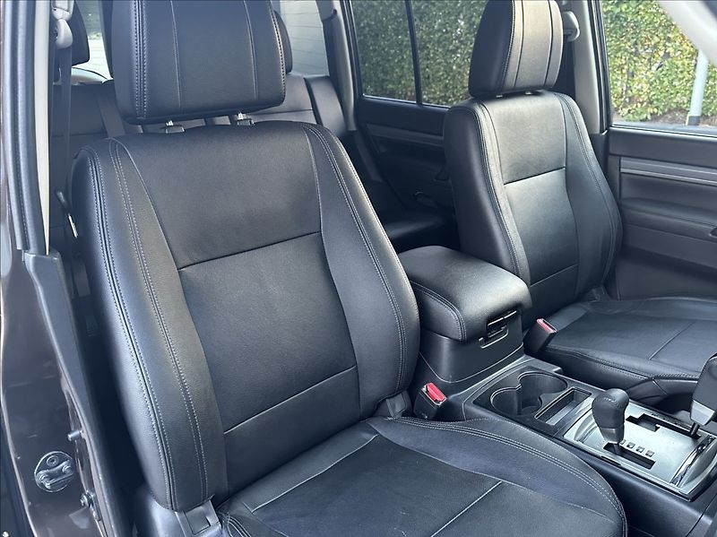 Mitsubishi Pajero 3,2 DI-D 190PS  Instyle-7 4x4 - fotka 17 z 54