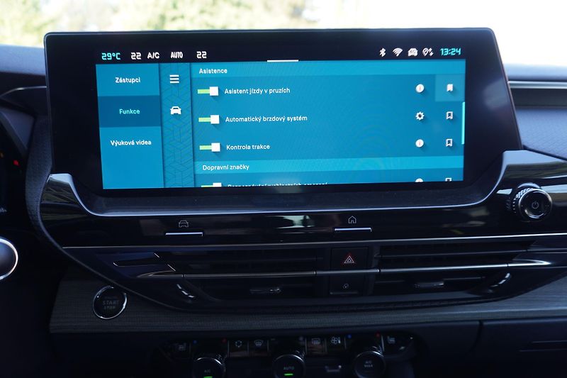 Citroën C5 X (2024) 225 plug in Hybrid Shine Pack - fotka 14 z 18