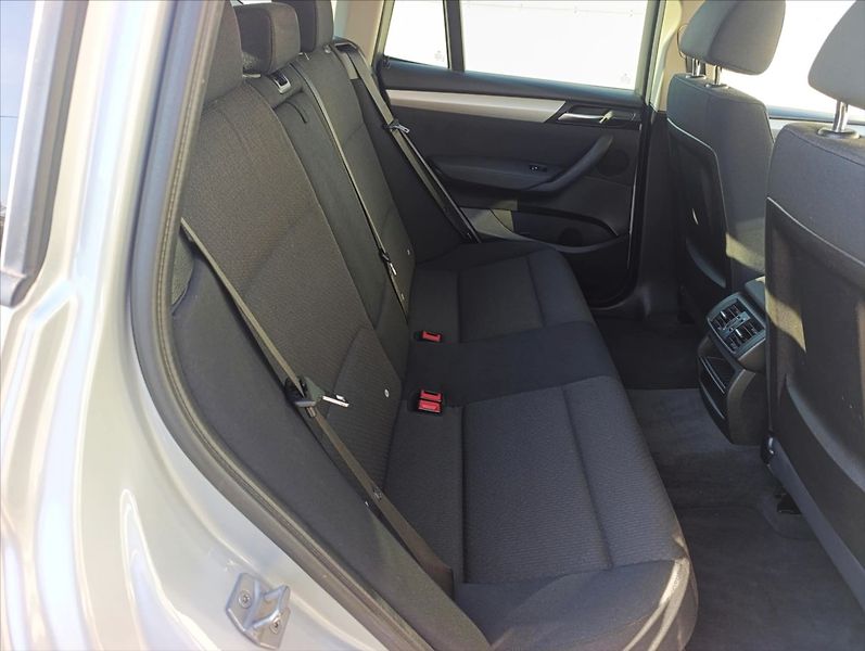 BMW X3 2,0 d X-Drive Aut.,Navi,Bi-xen - fotka 25 z 36