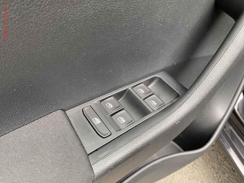 Škoda Fabia (2016) 1.2 TSi, Style, výhřev sed - fotka 13 z 16